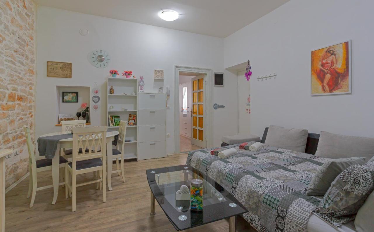 Rich Apartment Pula Extérieur photo