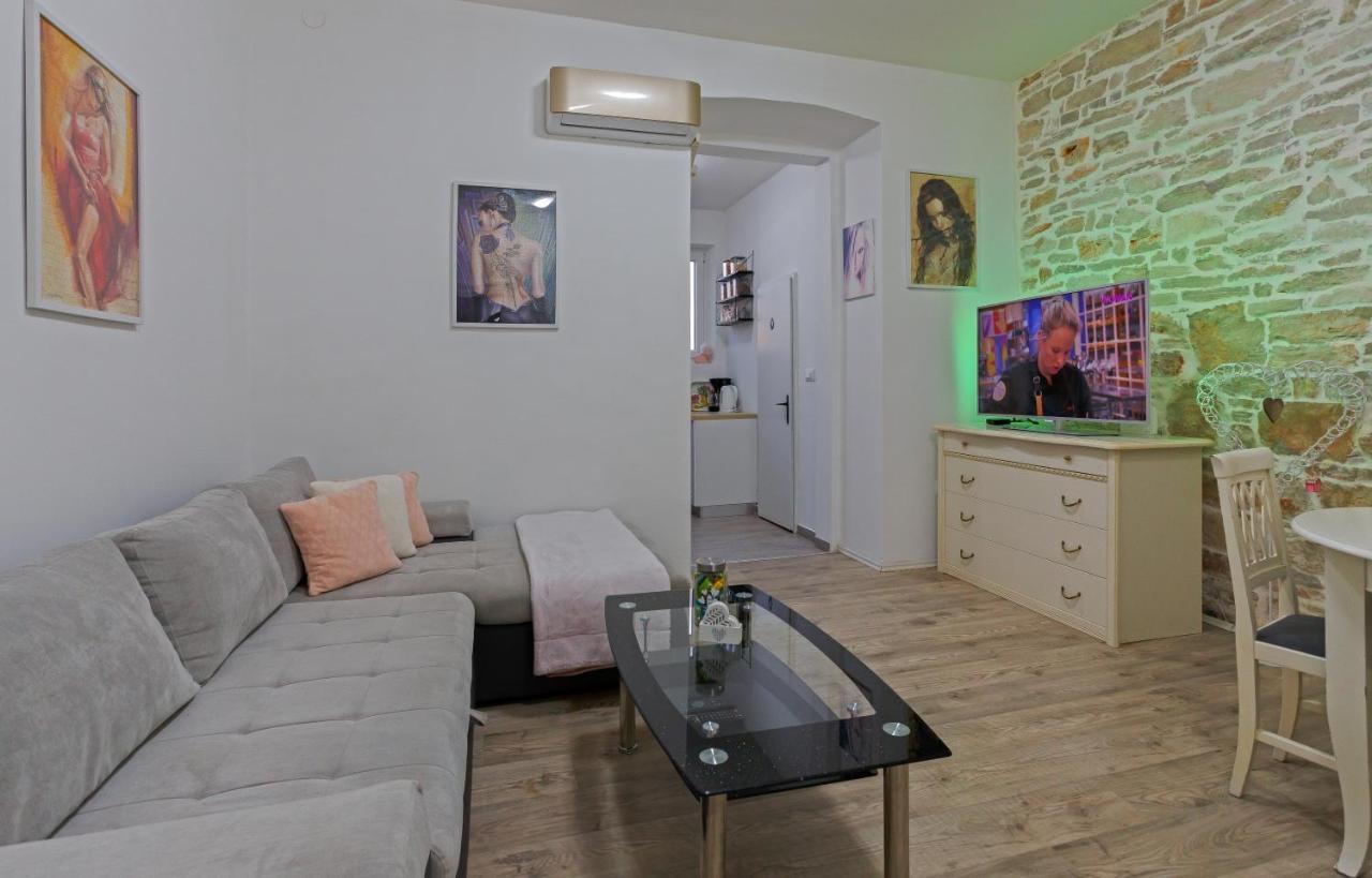 Rich Apartment Pula Extérieur photo