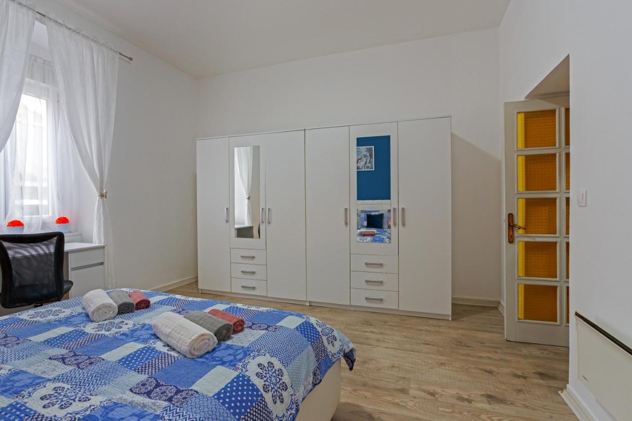 Rich Apartment Pula Extérieur photo